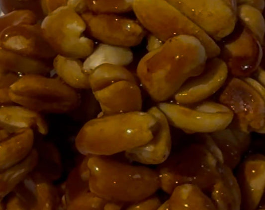 CARAMEL PEANUT BRITTLE - Homemade Crunchy Peanut Brittle Bites